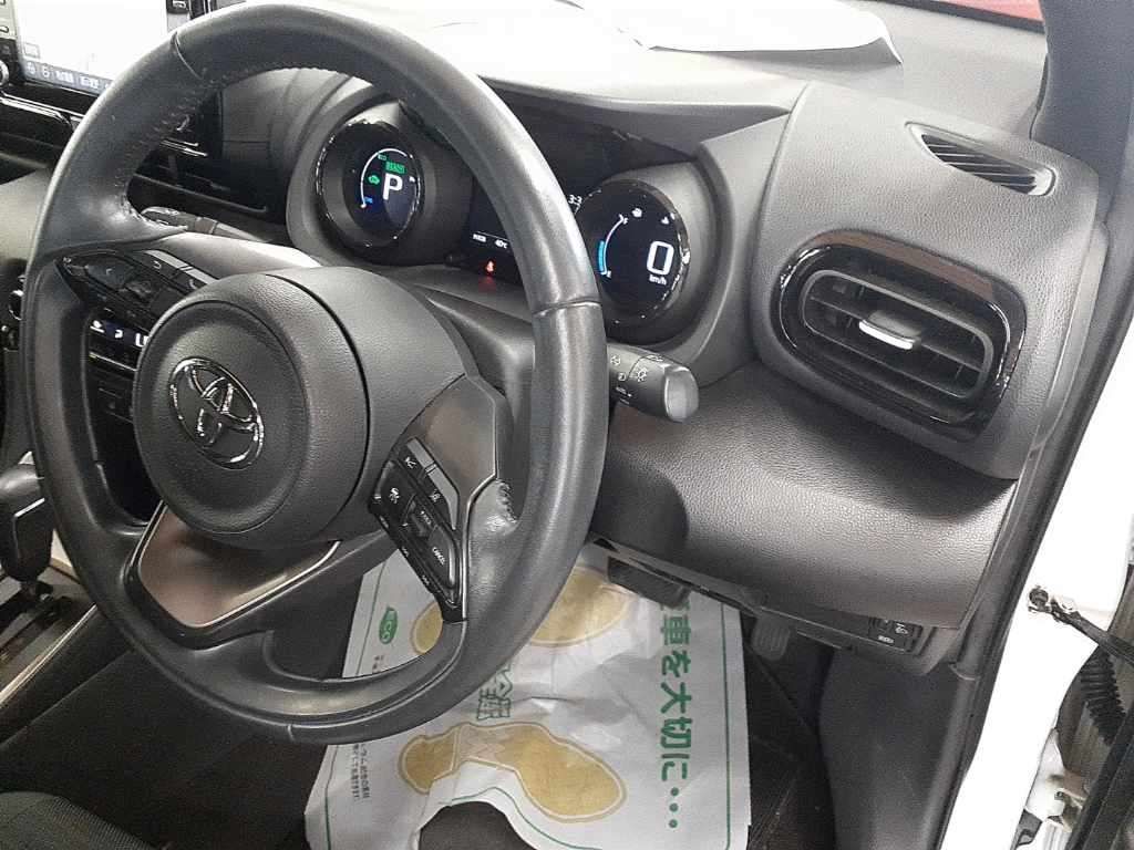 2021 Toyota Yaris ハイブリッドZ auction photo 9
