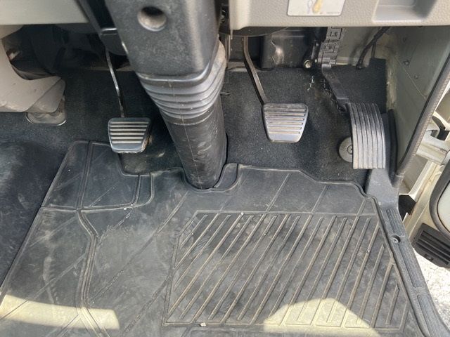 2019 Mitsubishi Fuso Canter Hira auction photo 4
