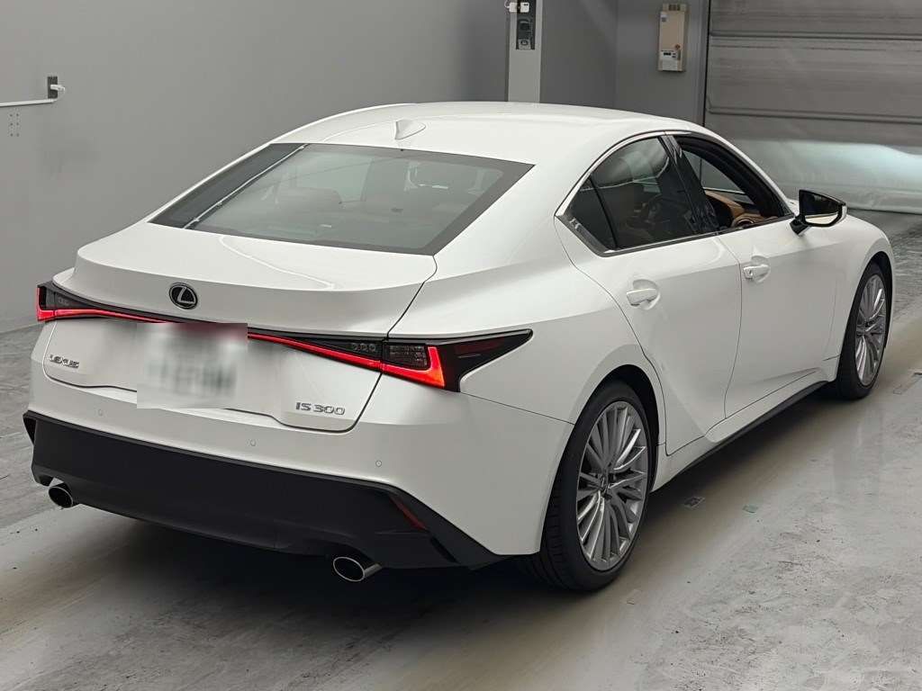 2022 Lexus IS IS300 Version L auction photo 2