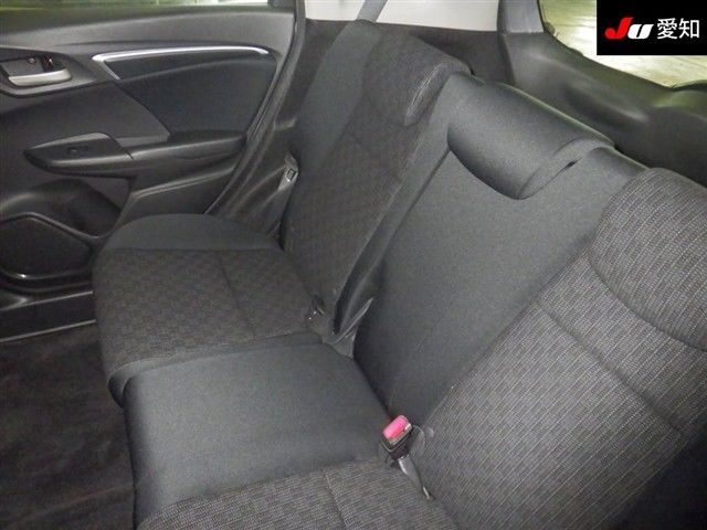 2016 Honda Fit 13G F-PKG コンフォートED auction photo 4