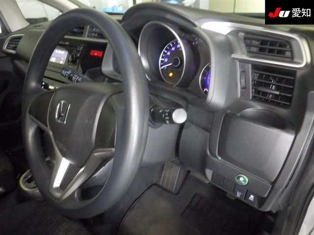 2016 Honda Fit 13G F-PKG コンフォートED auction photo 5