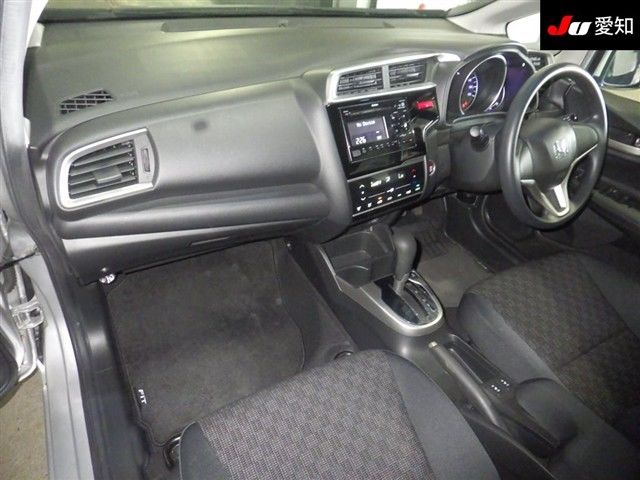 2016 Honda Fit 13G F-PKG コンフォートED auction photo 3