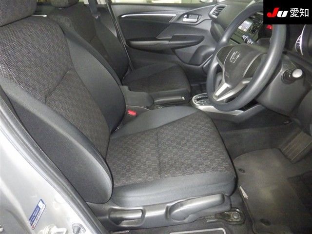 2016 Honda Fit 13G F-PKG コンフォートED auction photo 6