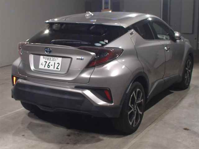 2017 Toyota C-HR G LED Edition auction photo 2