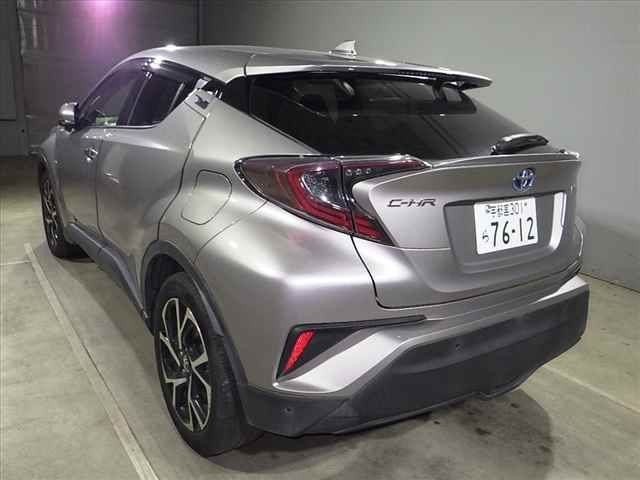 2017 Toyota C-HR G LED Edition auction photo 4