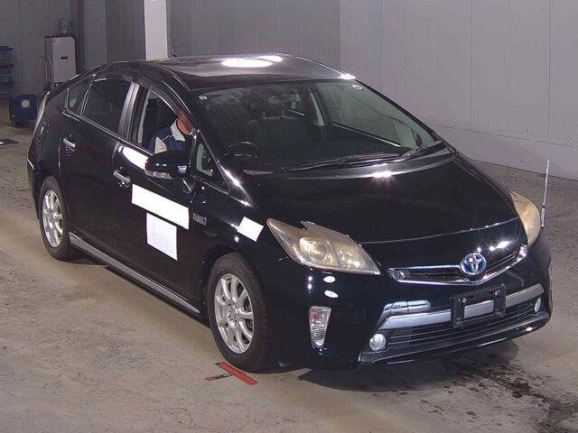 Japan Auction Vehicles 8 2015 Toyota Prius PHEV S auction photo