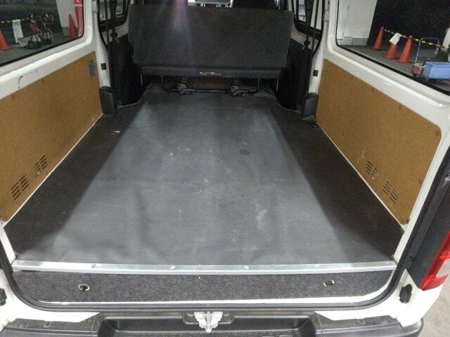 2025 Toyota Hiace ロングDXジャストロー auction photo 3