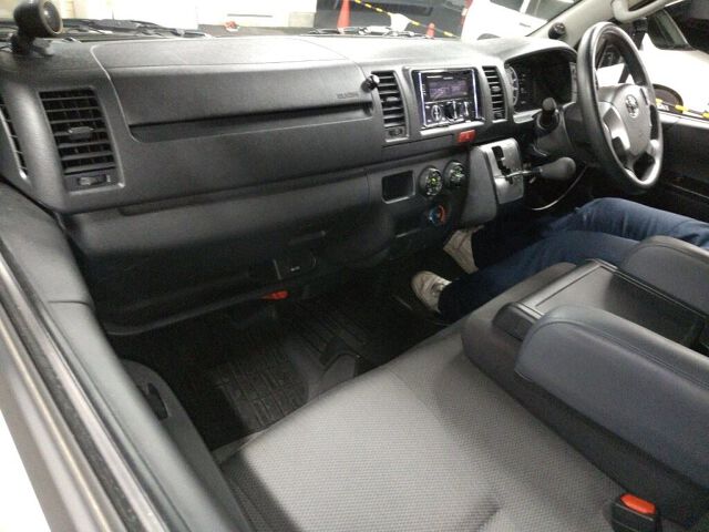 2025 Toyota Hiace ロングDXジャストロー auction photo 6