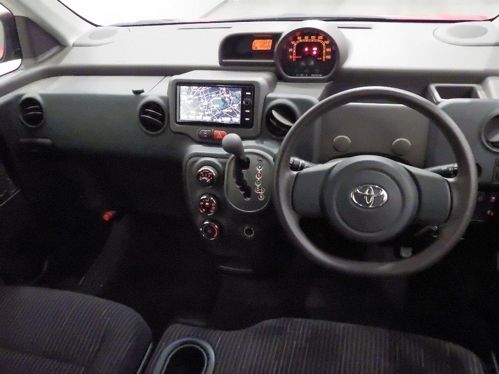 2014 Toyota Spade Y auction photo 3