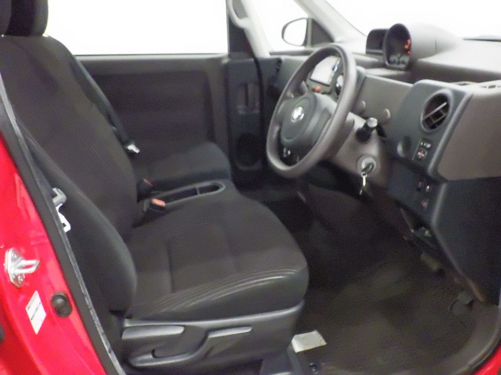 2014 Toyota Spade Y auction photo 6