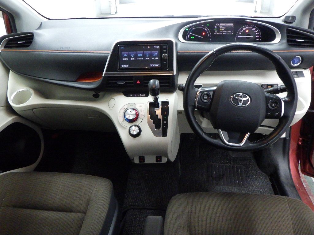 2017 Toyota Sienta ハイブリッドG 7人 auction photo 3