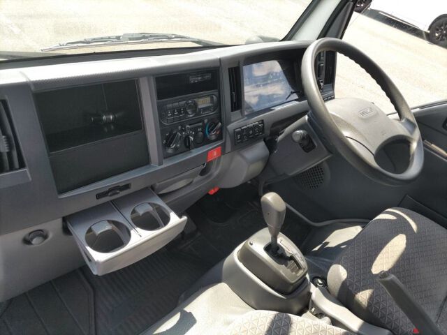 2018 Isuzu Elf auction photo 3