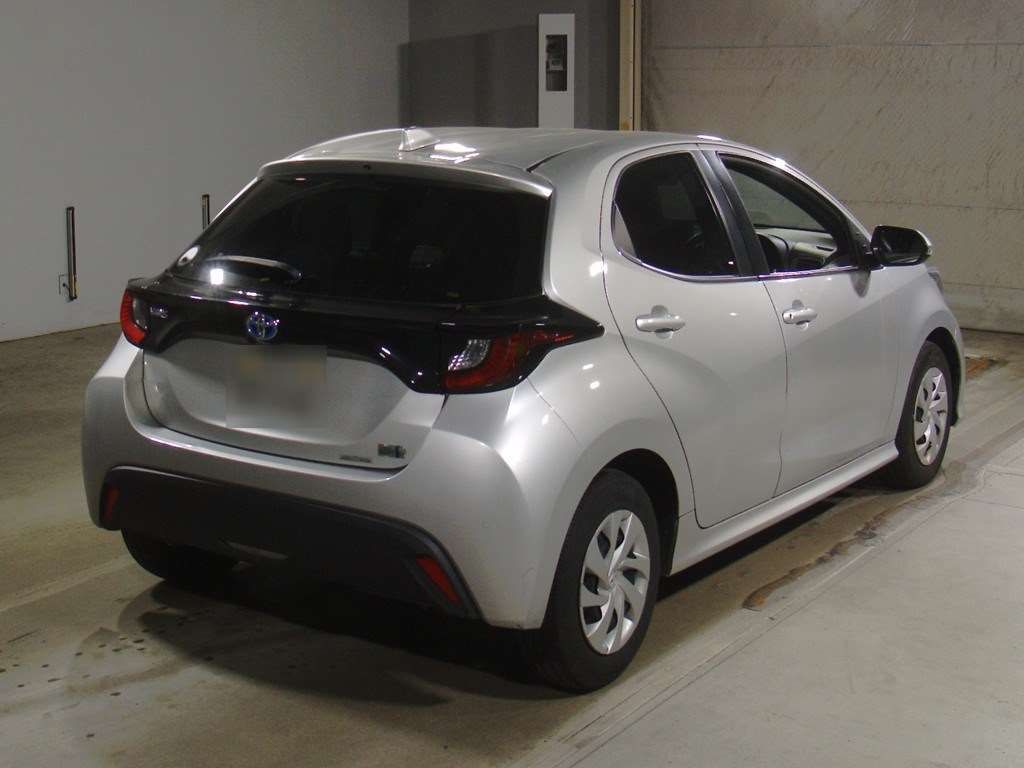 2021 Toyota Yaris ハイブリッドX auction photo 2