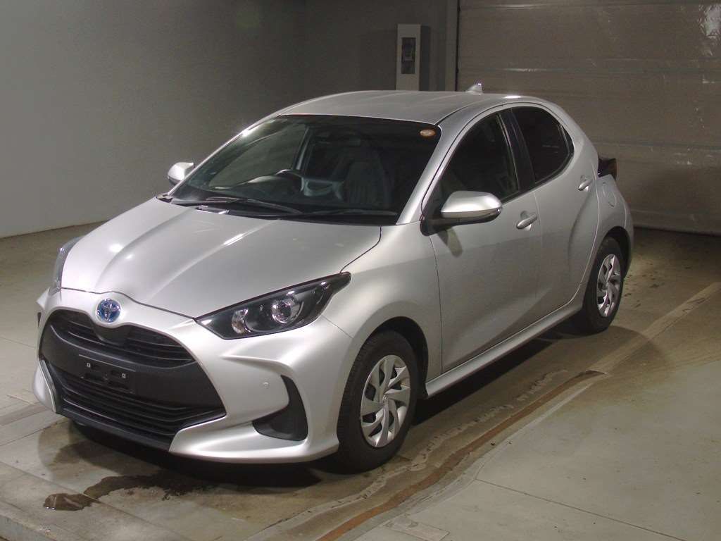 Japan Auction Vehicles 4 2021 Toyota Yaris ハイブリッドX auction photo