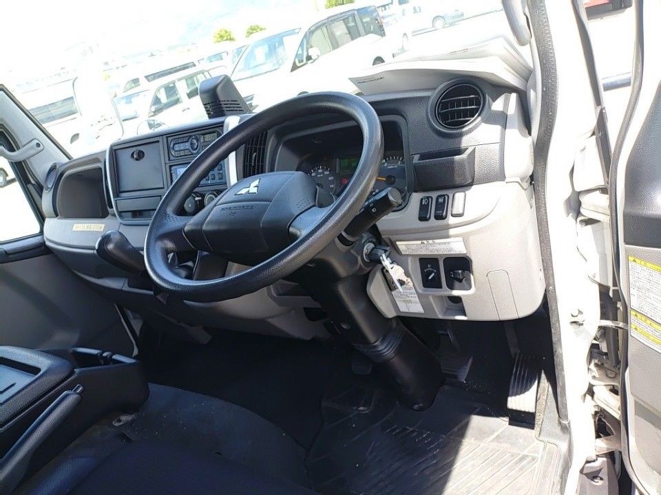 2019 Mitsubishi Fuso Canter auction photo 3