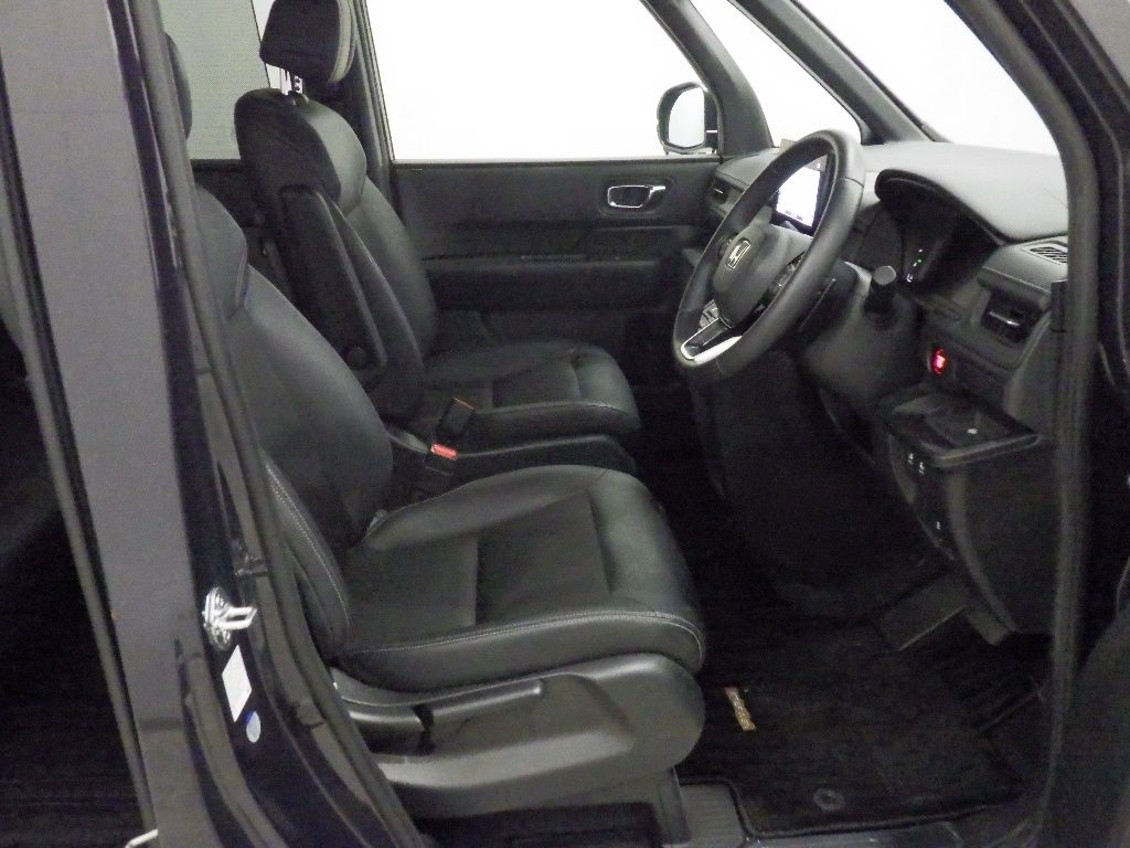 2023 Honda Stepwgn 8 people auction photo 6
