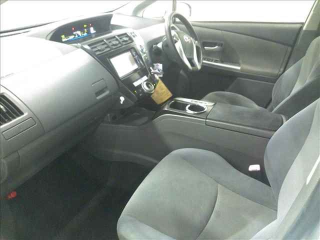 2013 Toyota Prius Alpha S auction photo 3