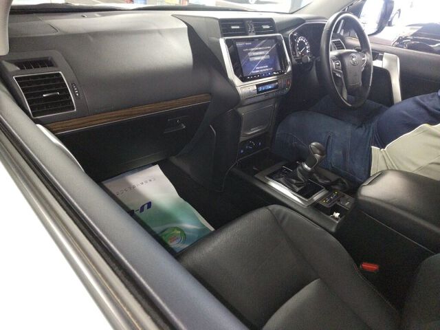 2023 Toyota Land Cruiser Prado TX L-PマットブラE 4WD auction photo 3