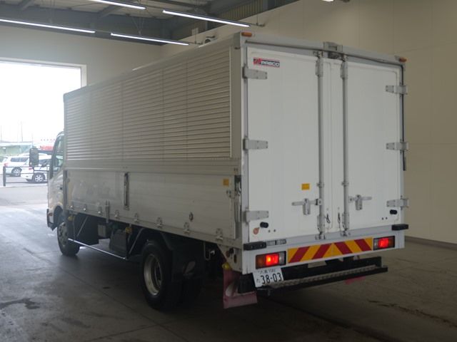 2017 Hino Dutro Aluminum Wing auction photo 2