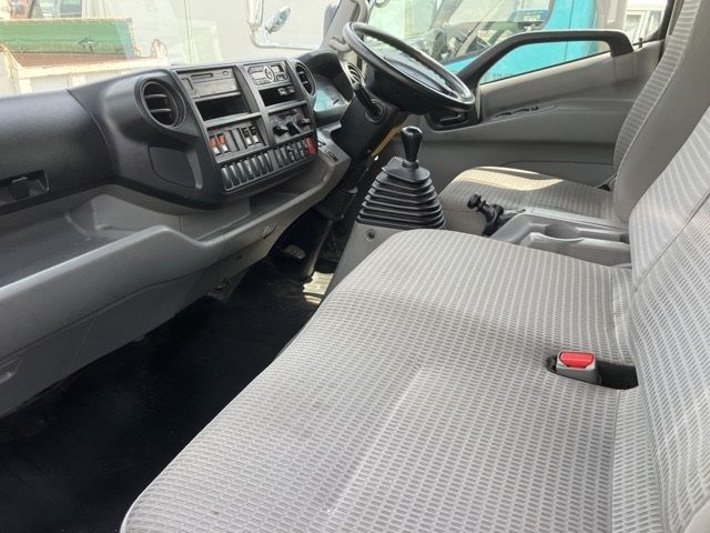 2017 Hino Dutro Aluminum Wing auction photo 5