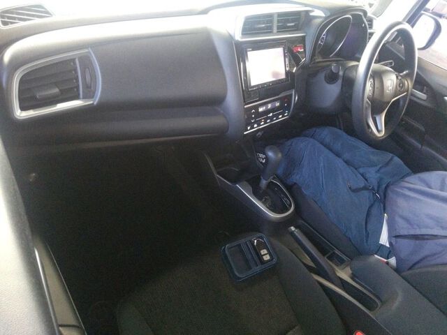 2016 Honda Fit 13G・Lパッケージ auction photo 3