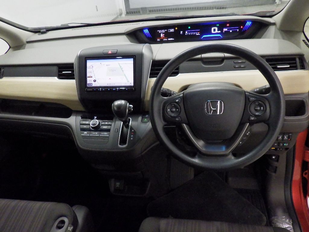 2019 Honda Freed G 6 people auction photo 3