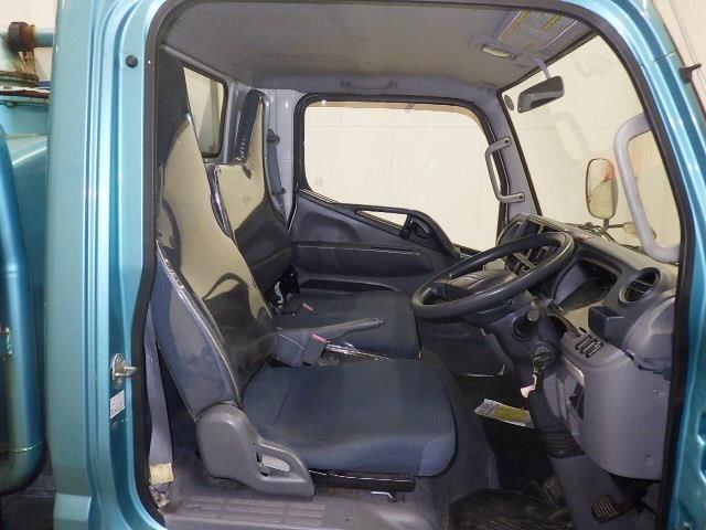 2015 Mitsubishi Fuso Canter Vacuum truck auction photo 5