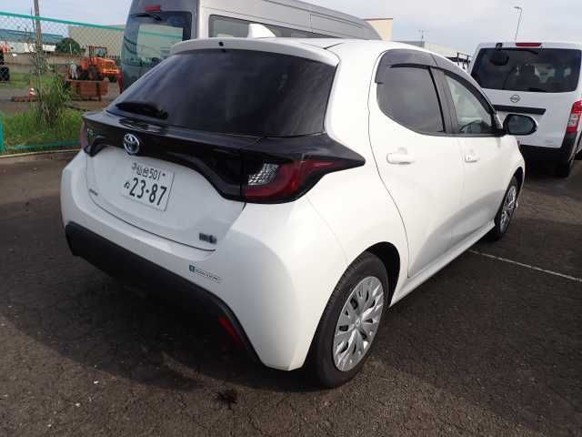 2021 Toyota Yaris HYBRID G 4WD auction photo 2