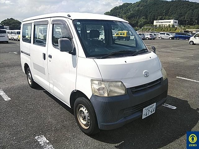 2015 Toyota タウンエース バン 5D DX 0.75トン Japan auction vehicle