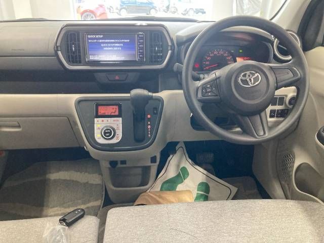 2023 Toyota Passo X Lパッケージ auction photo 2