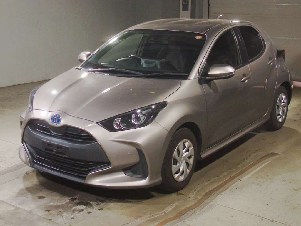 Japan Auction Vehicles 4 2021 Toyota Yaris ハイブリッドX auction photo