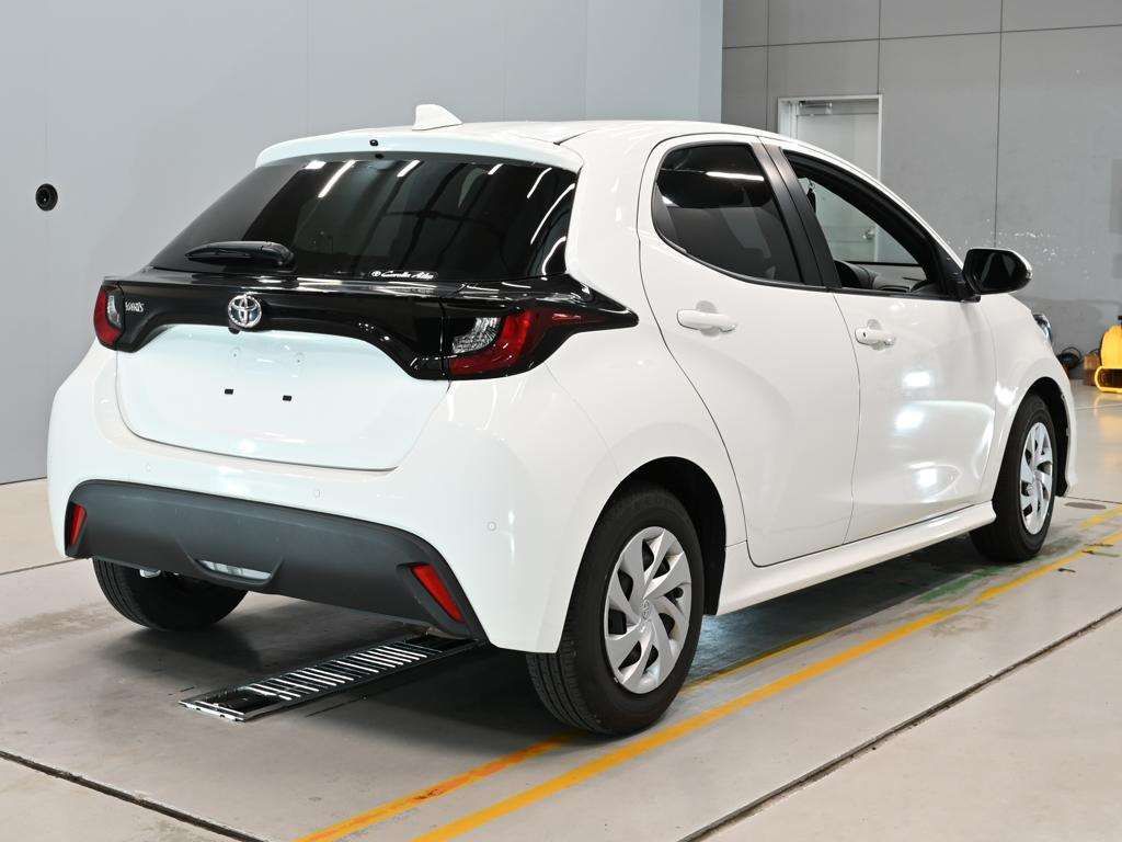 2022 Toyota Yaris X auction photo 2