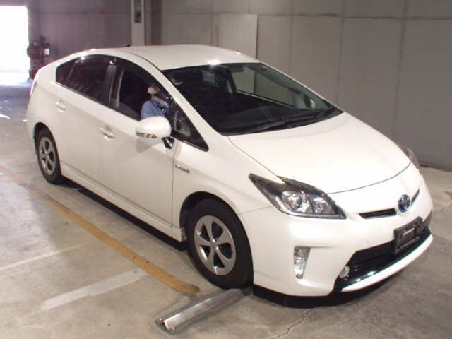 2015 Toyota Prius S Japan auction vehicle