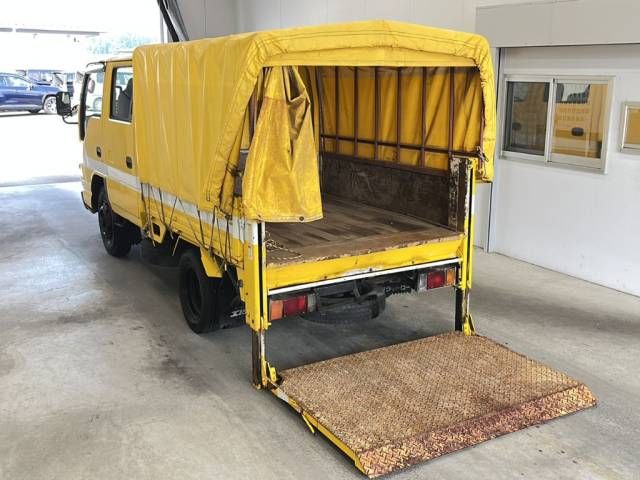 1996 Isuzu Elf Wキャブ 4WD auction photo 5