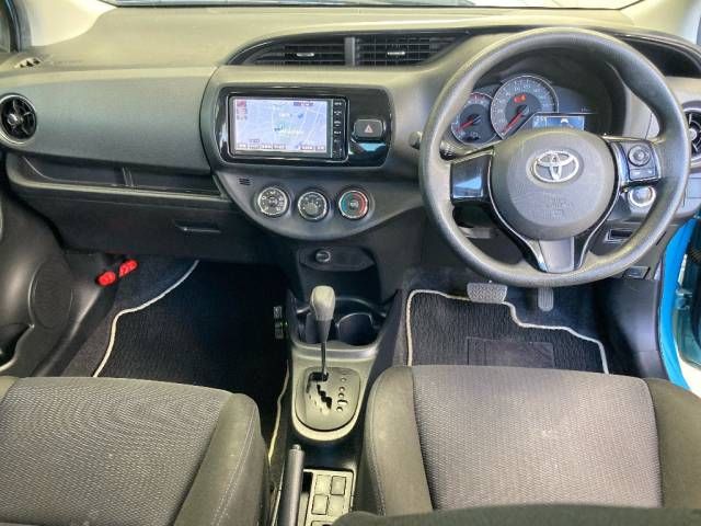 2016 Toyota Vitz 1.3F LED Edition auction photo 4