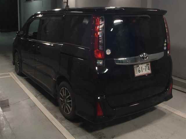 2014 Toyota Noah Si auction photo 2
