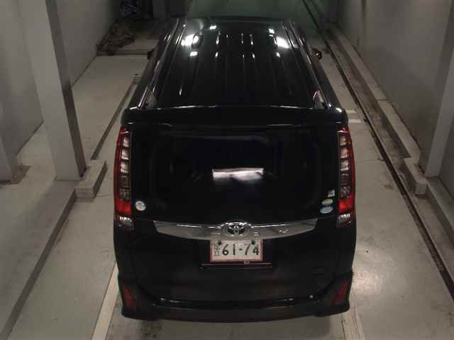 2014 Toyota Noah Si auction photo 7