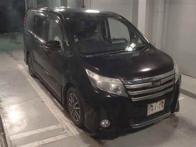 Japan Auction Vehicles 12 2014 Toyota Noah Si auction photo
