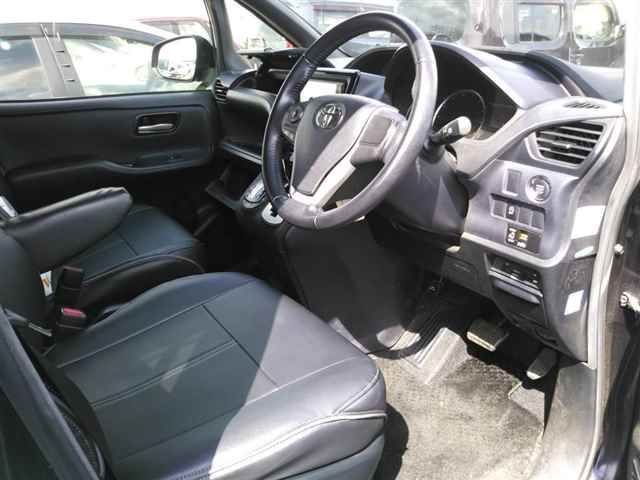 2014 Toyota Noah Si auction photo 3
