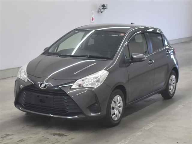 2017 Toyota Vitz F auction photo 4