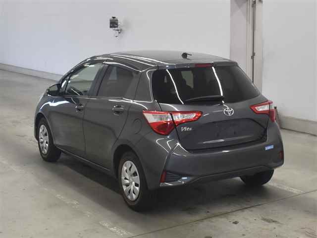 2017 Toyota Vitz F auction photo 2