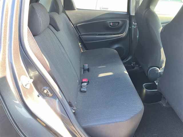 2017 Toyota Vitz F auction photo 7