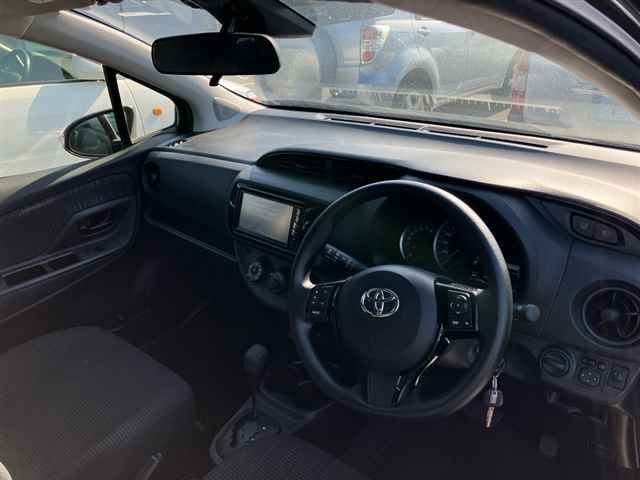 2017 Toyota Vitz F auction photo 3