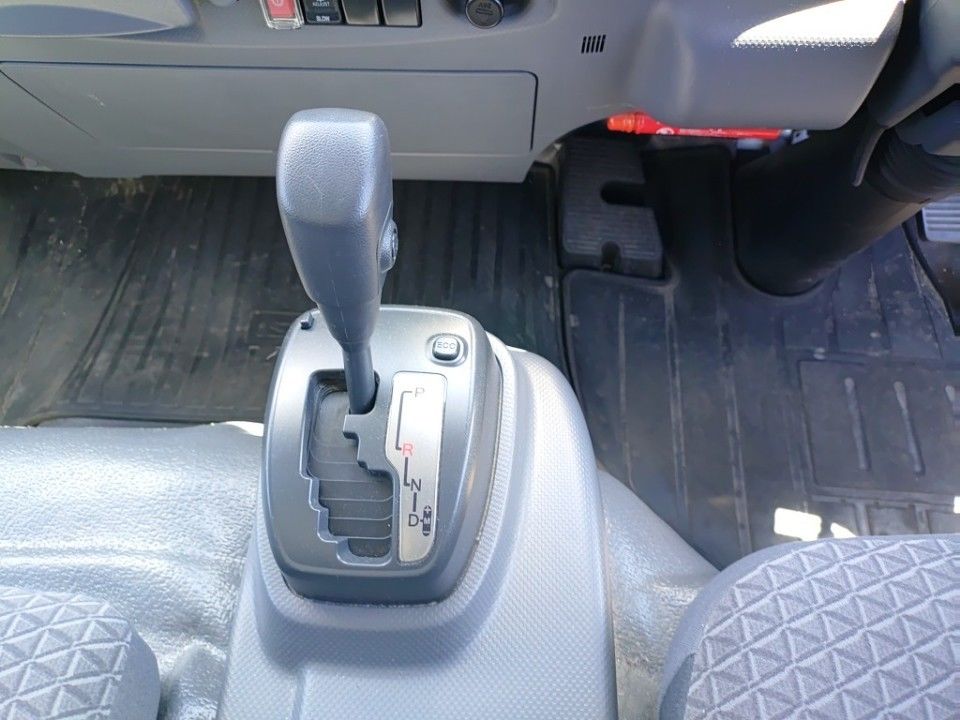2021 Isuzu Elf auction photo 12