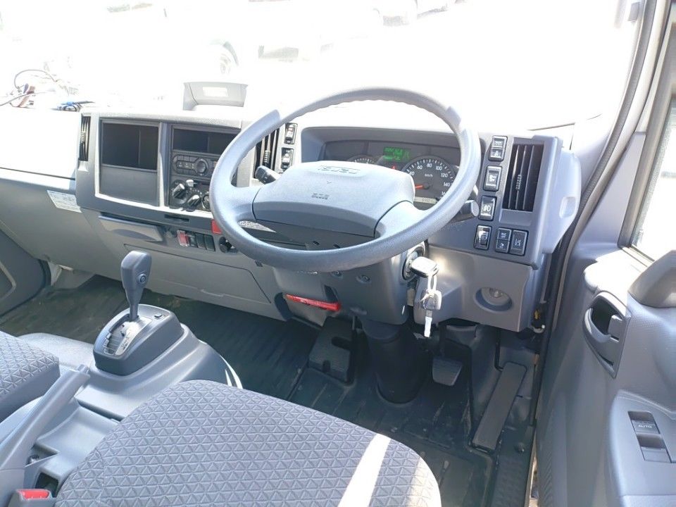 2021 Isuzu Elf auction photo 3