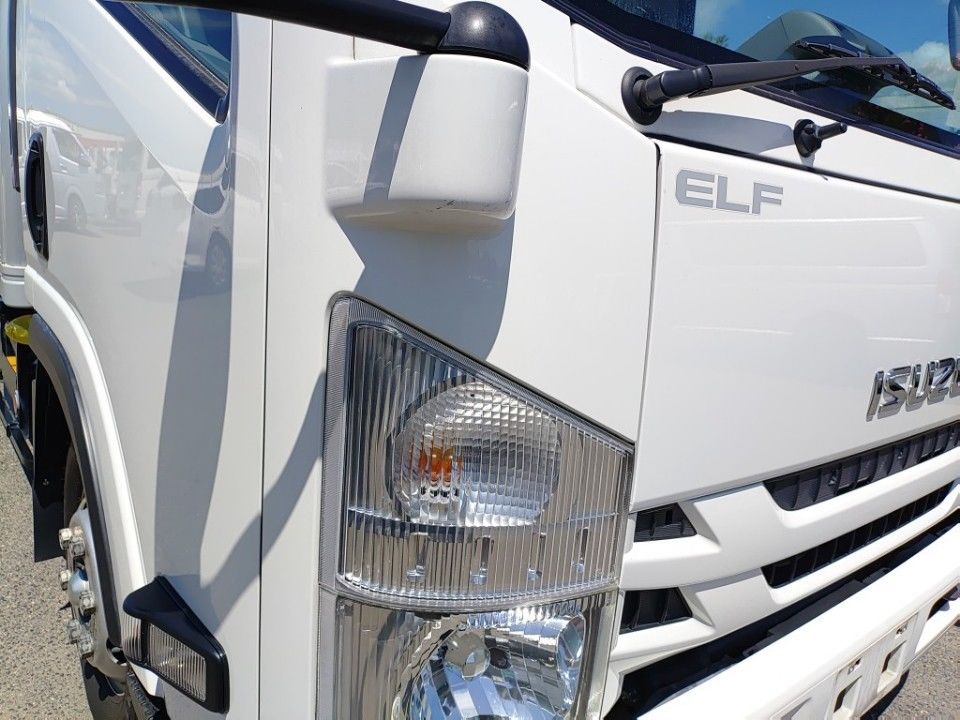 2021 Isuzu Elf auction photo 19