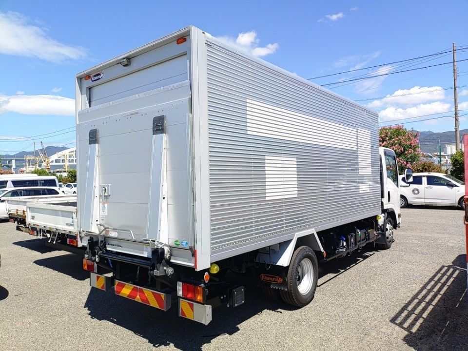 2021 Isuzu Elf auction photo 2