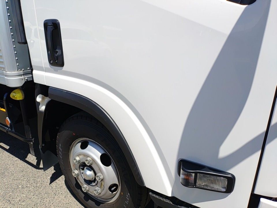 2021 Isuzu Elf auction photo 20