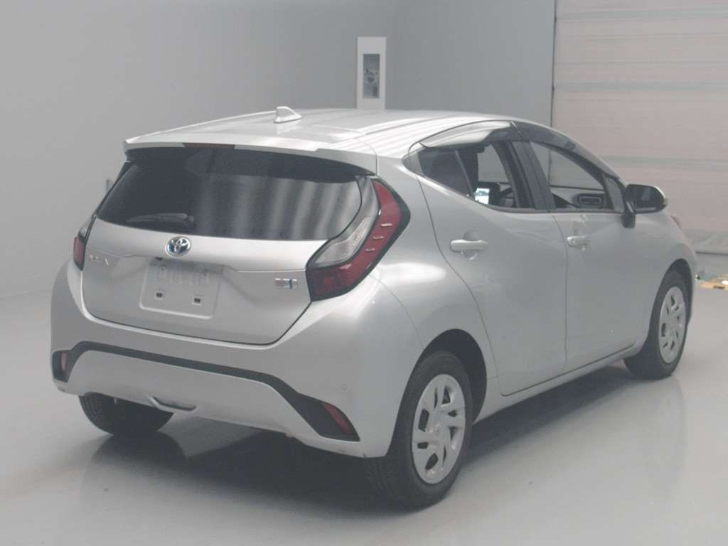 2021 Toyota Aqua G auction photo 2