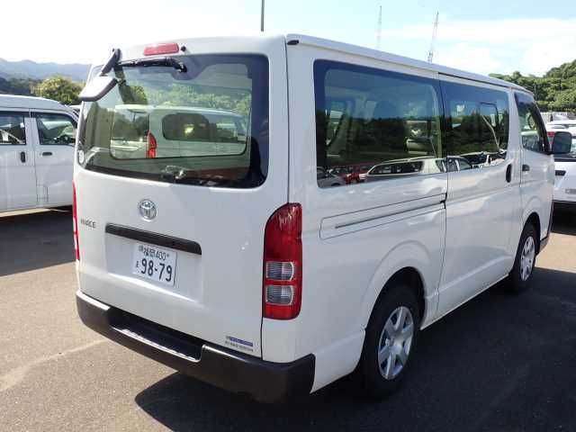 2021 Toyota Hiace DX標準ボディ auction photo 2